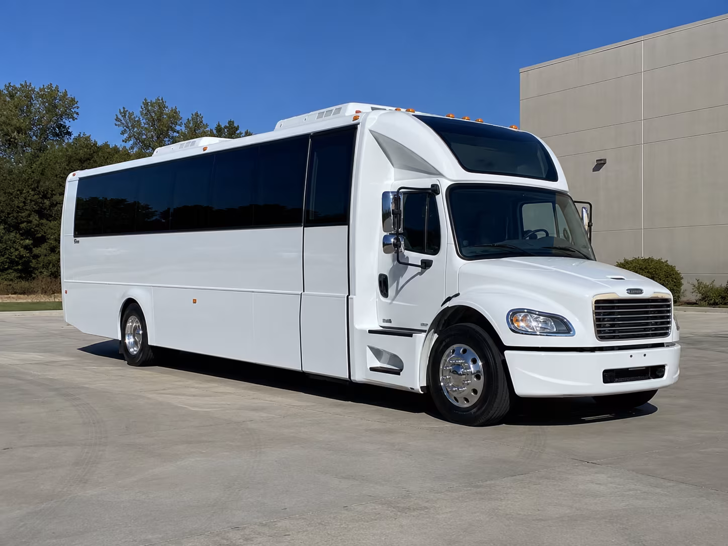 bowie 28 passenger party bus